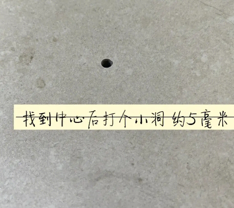 启东瓷砖空鼓维修公司专业解答在瓷砖铺贴过程中，如果砂料搅拌不均匀，将会带来以下问题